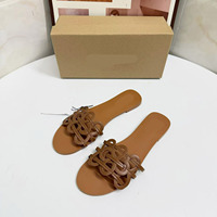 Nouvelles sandales plates marron pour femme, collection été 2026 – Tongs de plage décontractées et tendance pour l'extérieur