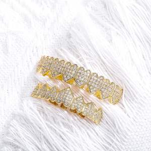 Bijoux personnalisables VVS Moissanite <span class=keywords><strong>Grillz</strong></span> Bijoux Hip Hop Bling <span class=keywords><strong>Grillz</strong></span> <span class=keywords><strong>Dent</strong></span> 14K Plaqué or Zircon glacé Dents de cœur en diamant <span class=keywords><strong>Grillz</strong></span> - Product Image 3