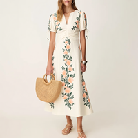 Robe d'été mi-longue personnalisée OEM ODM pour femme, imprimé floral crème, col en V, manches bouffantes, taille élastique, coupe trapèze