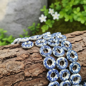 Perles en céramique crémeuse en forme d'anneau, peintes à la main, en porcelaine bleue, motif floral bleu, perles <span class=keywords><strong>Delft</strong></span> bleues et blanches en forme de beignet CC1914 - Product Image 3