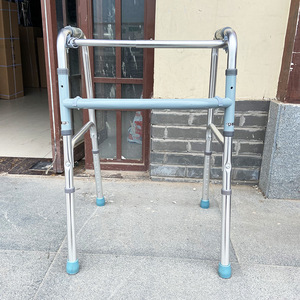 Aide à la marche en alliage d'aluminium, réglable en hauteur, avec quatre bâtons, pour la rééducation - Product Image 1