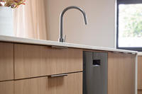 Meubles de cuisine minimalistes en chêne clair Vermonhouzz avec îlot, armoires de cuisine modulaires en bois sur mesure pour usage domestique