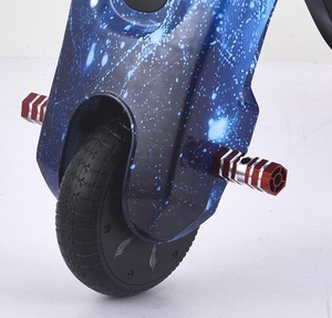 Nouveau modèle de trottinette électrique à 3 roues pour enfants tricycle intelligent et flexible avec carrosserie en aluminium et roues en PU - Product Image 2