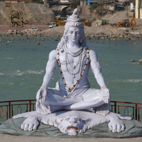 Statue de Shiva en marbre grandeur nature, assis sur la tête d'un tigre, décoration extérieure célèbre