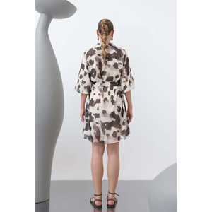 Robe élégante en mousseline de soie pour femme, beige et marron foncé, col rond, taille naturelle, style cocktail, respirante, courte - Product Image 5