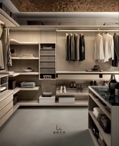 <span class=keywords><strong>Dressing</strong></span> moderne de luxe en bois avec armoires en verre foncé, banquette longue, unité de <span class=keywords><strong>dressing</strong></span> sur mesure assemblée pour résidences haut de gamme - Product Image 2