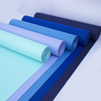 Einweg-Teppich aus Polyester in Rot, Modern und Minimalistisch, Akupunkturgeeignet, Vakuumreinigbar, für Hochzeiten und Ausstellungen