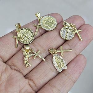 CZ9293 Colgantes de Cruz y Medalla de San Benito con Pavé de Circonitas y Baño de Oro de 18k, con la Virgen de Guadalupe - Product Image 4