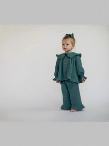 Conjunto de Dos Piezas de Muselina 100% Algodón para Niñas Pequeñas, Blusa con Cuello con Volantes y Botones al Frente, Pantalones Anchos, Atuendo Informal para Niños - Product Image 6