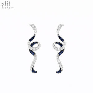 Boucles d'oreilles clous populaires en or blanc massif 18 carats avec diamants naturels et saphirs, série lignes courbes, vente en gros - Product Image 1