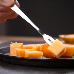 Tenedor de fruta de dos puntas de acero inoxidable, 4 piezas, resistente, de color sólido, apto para lavavajillas, para uso doméstico en postres y pasteles - Product Image 3