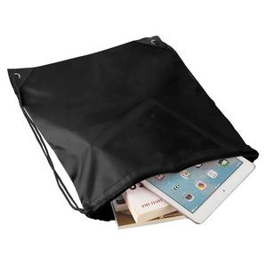 Sacs de gymnastique à cordon en polyester 210D colorés et unis, sac à dos avec cordons en nylon et sport avec logo personnalisé - Product Image 2