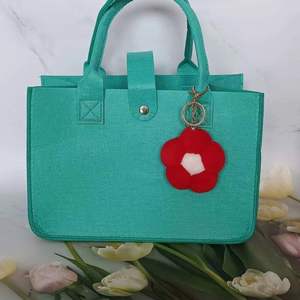 Nouveau porte-clés lumineux rechargeable en métal, plastique et peluche, motif lapin anime coloré et mignon, accessoire pour voiture et bagages - Product Image 4