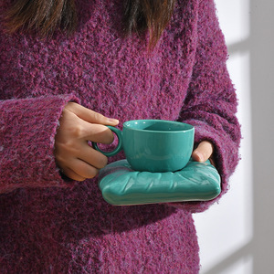 Vente en gros 220ml Macaron Couleur Nordique Vintage Tasse en céramique et Oreiller Soucoupe Ensemble Porcelaine Café Espresso Tasses Assiettes - Product Image 3