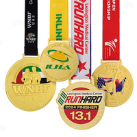 Médailles sportives personnalisées en gros pour la course à pied, le marathon, la musculation, le hockey, les arts martiaux – Récompense 3D en alliage de zinc doré avec émail souple