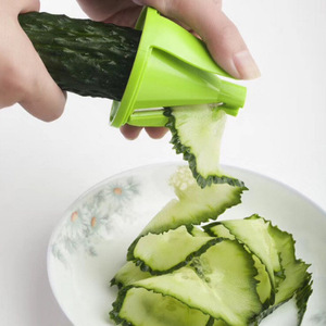 Coupe-<span class=keywords><strong>légumes</strong></span> <span class=keywords><strong>électrique</strong></span> en plastique, coupe-radis en spirale, entonnoir rotatif, trois-en-un, râpe - Product Image 2