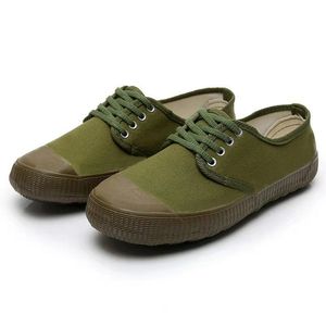 รองเท้าผ้าใบหุ้มข้อสูงสำหรับผู้ชาย สีเขียว กันลื่น ระบายอากาศได้ดี ส้นเตี้ย รองเท้าเพื่อความปลอดภัยสำหรับใช้งานในฟาร์มและกิจกรรมกลางแจ้ง - Product Image 4