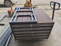 Dalles de terrasse modulaires modernes en composite WPC pour extérieur, antidérapantes, avec cadre réglable en acier ZAM (Zinc-Aluminium-Magnésium)