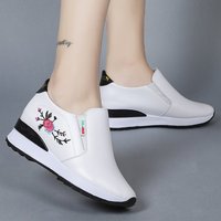 Nouvelles chaussures basses blanches à bout rond, tendance printemps 2022, talon compensé, baskets pour étudiants, broderie florale, chaussures décontractées