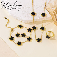 Set Perhiasan Wanita INS: Gelang, Kalung, Anting, dan Cincin Berlapis Emas 18k PVD dari Baja Anti Karat 316L dengan Desain Bunga Semanggi Lima Daun yang Lucu dan Keberuntungan