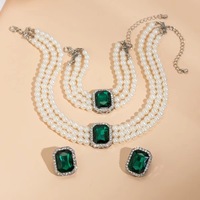 2025 Mode Vintage Accessoires de Mariée Parure de Bijoux Cadeaux Collier Perles Acryliques Bracelet Boucles d'Oreilles Parure pour Femmes