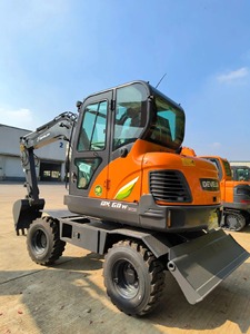 Excavatrice sur chenilles compacte Develon DX60W ECO, équipement de construction, couleur orange - Product Image 3