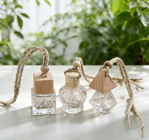 Botella de Vidrio Cuadrada Vacía para Ambientador, de Alta Calidad, para Colgar en el Auto, con Tapa de Rosca y Acabado Mate, Venta al Por Mayor - Product Image 2