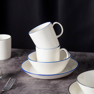 Service de table en céramique minimaliste uni, bols, assiettes et tasses rondes blanches pour un usage quotidien à la maison - Product Image 1