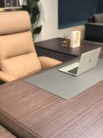 Bureau de direction au design moderne, mobilier de bureau classique en bois brun, optez pour un style élégant dans votre espace de travail
