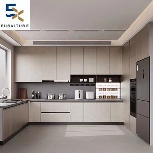 Erxi Design libre Ameublement de maison Armoires de cuisine en forme de L de luxe italiennes légères personnalisées Installation sur <span class=keywords><strong>site</strong></span> Comptoir en <span class=keywords><strong>bois</strong></span> - Product Image 1
