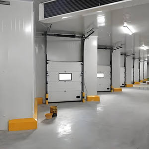 Porte sectionnelle industrielle automatique à levage élevé avec panneau en PU et fenêtre de visualisation pour les opérations de quai de chargement - Product Image 6