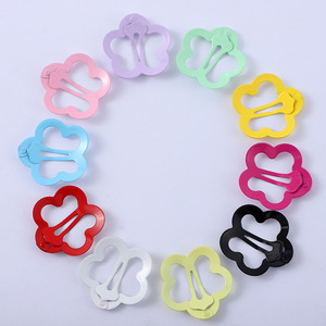 Jolie pince à cheveux en forme de fleur à cinq pétales colorée pour enfants, pince BB en résine plastique pour bébé, accessoire de coiffure à usage quotidien - Product Image 4