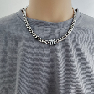 주식 도매 패션 아메리카 쿠바 M 편지 목걸이 티타늄 스틸 힙합 스타일 남자 파티 선물 빈티지 여성 세련된 - Product Image 5