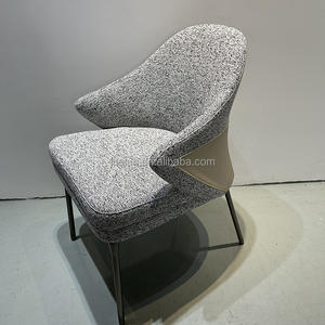 Vente en gros métal noir pieds en acier tissu <span class=keywords><strong>gris</strong></span> dossier en cuir rembourré <span class=keywords><strong>chaise</strong></span> de salle à manger <span class=keywords><strong>scandinave</strong></span> <span class=keywords><strong>chaise</strong></span> de style italien <span class=keywords><strong>chaise</strong></span> Japandi - Product Image 1