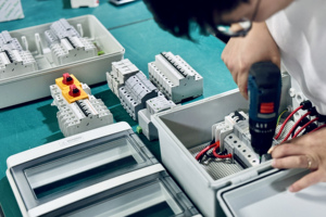 Mday 2 trong 2 ra dc1000v năng lượng mặt trời PV Combiner <span class=keywords><strong>Box</strong></span> 32A IP65 không thấm nước cho năng lượng mặt trời mảng bảng điều khiển hệ thống - Product Image 5