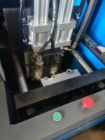 Nueva Máquina Sopladora de Botellas de PET Semiautomática Controlada por PLC RC-8Y1 de Fabricante Profesional, Precio Competitivo, Buena Calidad