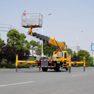 <span class=keywords><strong>Camion</strong></span> nacelle télescopique ISUZU KV100 4x2 33m Euro 3 130HP Diesel pour l'entretien municipal - Product Image 6