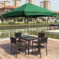 Table centrale d'extérieur, chaises, parasol, café, stand commercial, parasols carrés