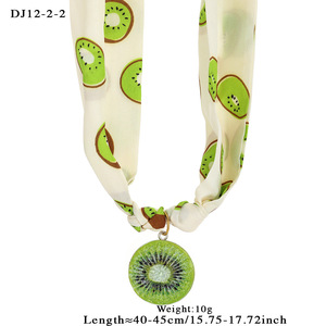 Elegante Seidenschal-Halskette mit Fruchtdesign aus 316L Edelstahl 18K Vergoldung Wasserfest und Langlebig Modisch - Product Image 4