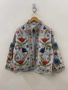 Chaqueta Vintage de Terciopelo con Bordado Suzani, Chaqueta Bohemia Floral Hecha a Mano, Abrigo de Invierno para Mujer, Regalo Boutique de la India - Product Image 1