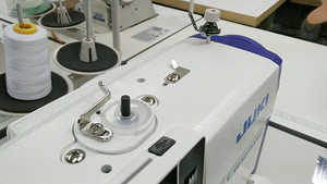 Macchina per cucire a punto piatto automatica a singolo ago con testa semi-secca a trasmissione diretta DDL-9000C-FMS - Product Image 5