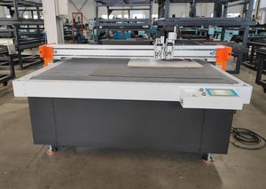 Coupeur de mousse EPS à 4 axes pour l'industrie de la publicité Décoration de mariage Forme de cône 3D Coupe de lettres en mousse Moteur Core - Product Image 4