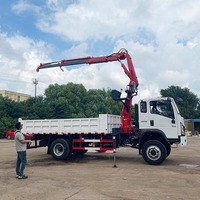 Grue de levage articulée montée sur camion HAOY 4 tonnes avec télécommande pour l'entretien des lampadaires