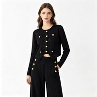 Nouvelle Collection 2026 – Ensemble Deux Pièces Hiver Personnalisé pour Femme : Cardigan Tricoté Rayé et Legging Ample Décontracté avec Logo Frontal – Vente en Gros