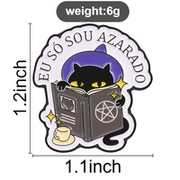 Broche en émail Chat Noir Sorcière Lisant un Livre, Chapeau Violet, en Alliage de Zinc, pour Sac à Dos, Veste, Chapeau, Revers, Décoration, Objet de Collection