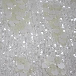 Tela bordada de lentejuelas elásticas de encaje hecho a mano LH de buena calidad con lentejuelas grandes brillantes para vestidos de fiesta de noche de mujer - Product Image 4