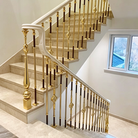 Rampe d'escalier en métal de luxe sur mesure, design et dimensions personnalisés, balustrade d'escalier intérieure pour la décoration d'escalier de villa