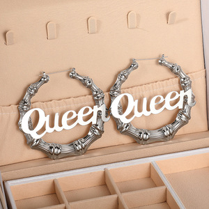 Orecchini a Cerchio con Lettera 'Queen' in Argento 925 Placcato Oro Bianco, Trendy per Uso Quotidiano Femminile - Product Image 6