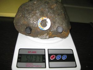 Météorite de Lonsdaleite de 2 kg, provenant de la ceinture et des routes, contenant du Californium, présentée à l'Auction House de Qingdao - Product Image 3