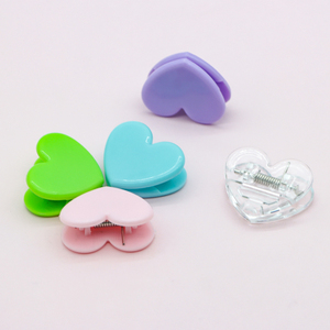 Clips de Plástico Pequeños en Forma de Corazón Coloridos, Mini Clips Decorativos para Carpetas de Oficina, Portafotos para Bodas - Product Image 5